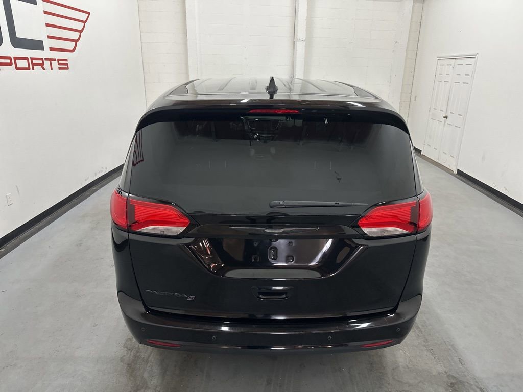 Used 2018 Chrysler Pacifica Touring Plus w/ S Appearance Package image 10