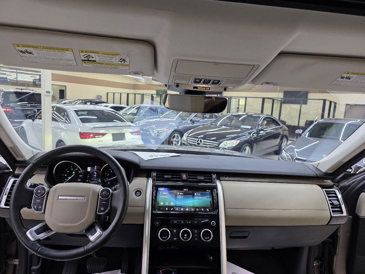 Used 2017 Land Rover Discovery HSE AWD/4WD image 30