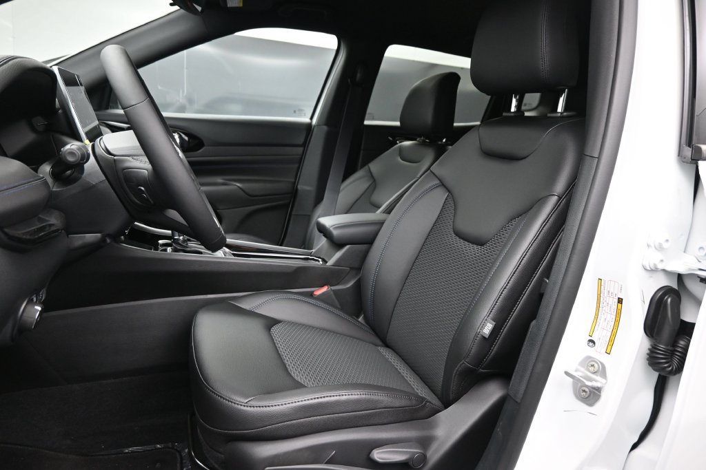 New 2026 Jeep Compass Latitude AWD/4WD image 2