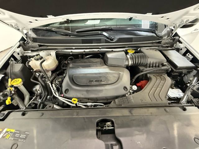 Used 2025 Chrysler Pacifica Limited image 14