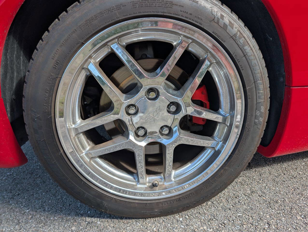 Used 2000 Chevrolet Corvette Coupe w/ Roof Pkg image 23