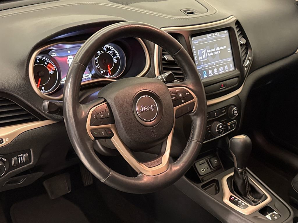 Used 2016 Jeep Cherokee Limited image 19