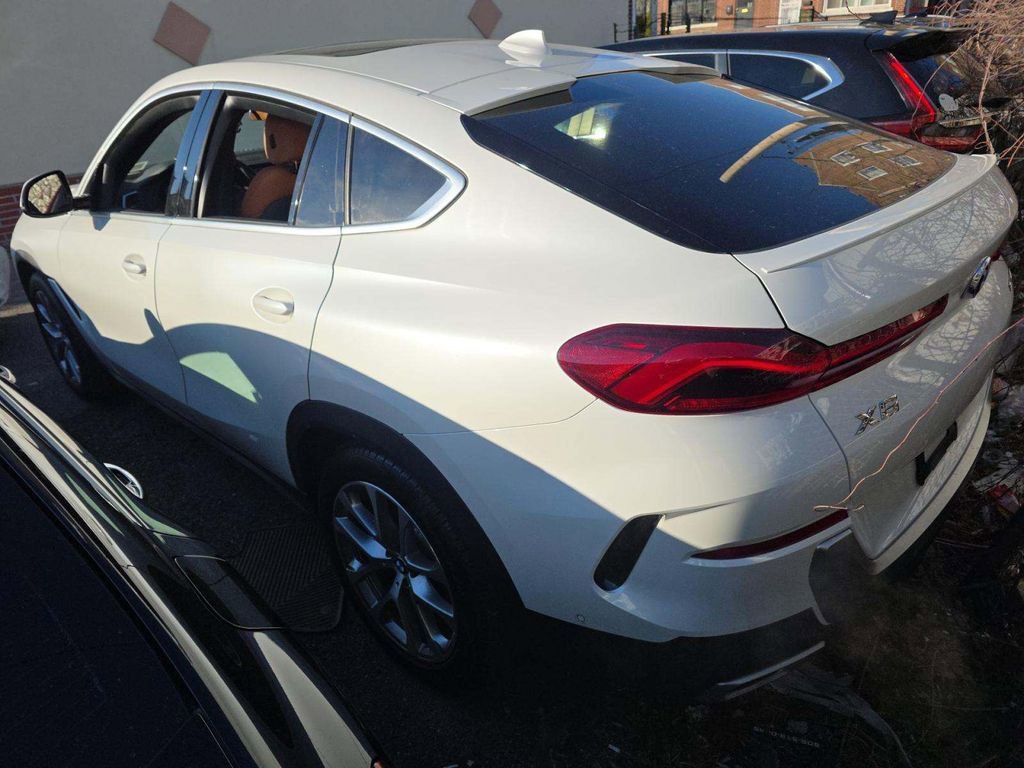 Used 2023 BMW X6 xDrive40i w/ Climate Comfort Package image 2