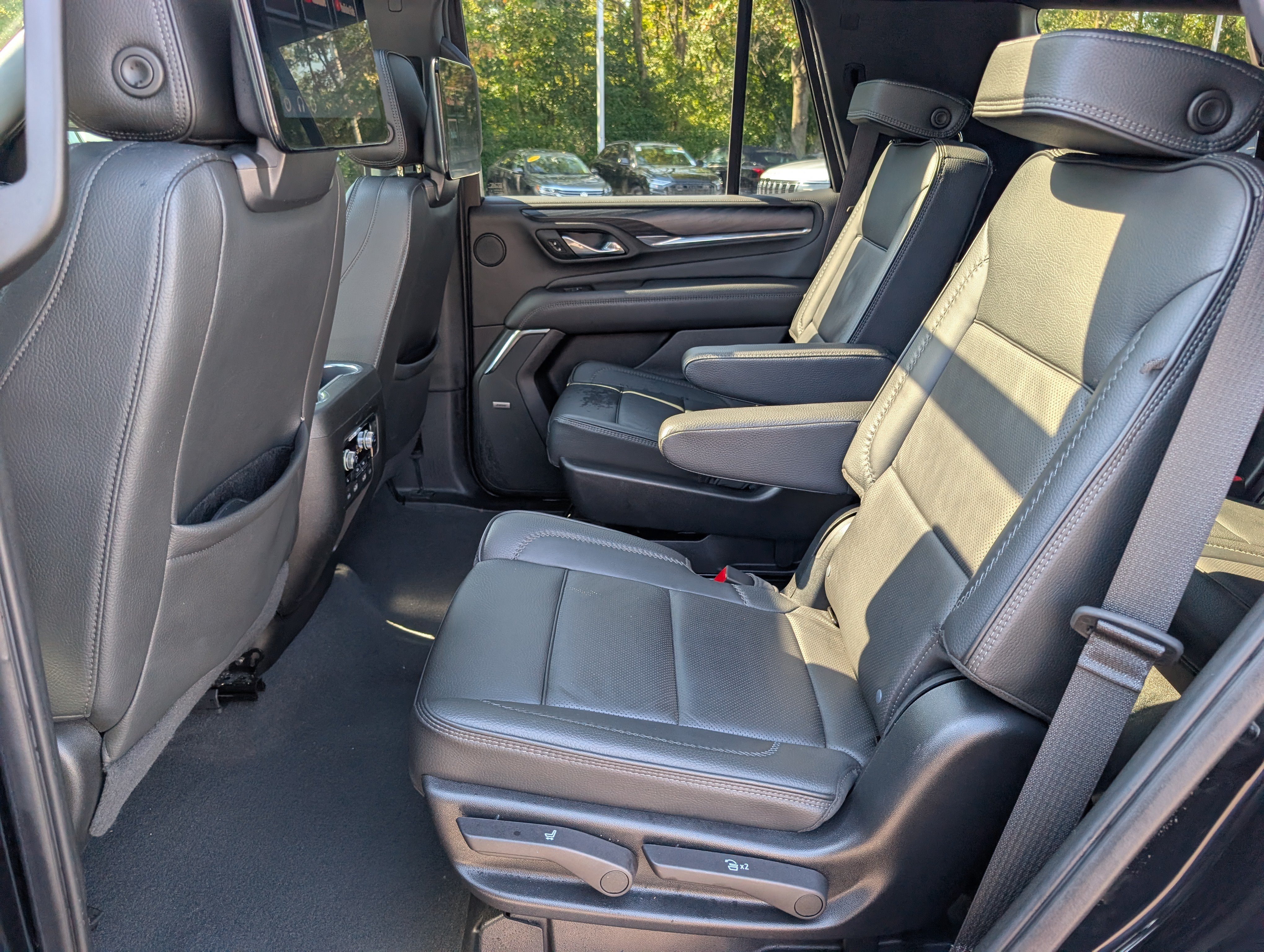 Used 2023 GMC Yukon Denali w/ Denali Reserve Package AWD/4WD image 18