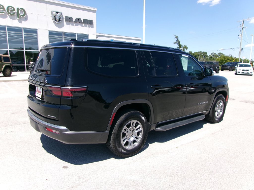 Used 2022 Jeep Wagoneer Series I w/ Convenience Group I AWD/4WD image 3