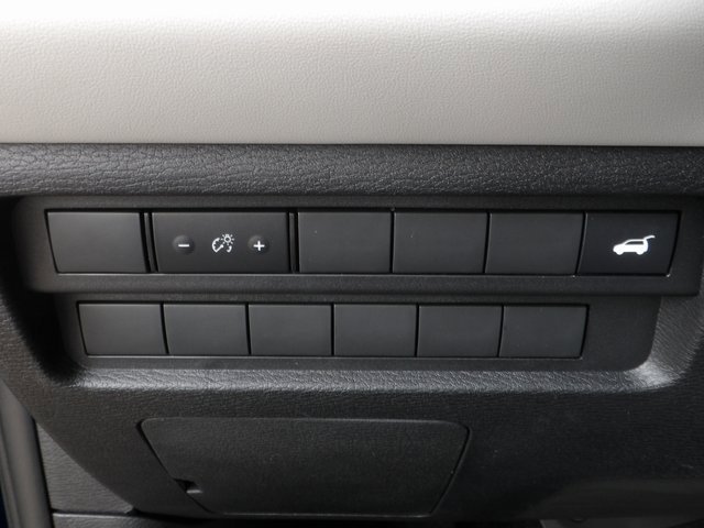 New 2025 Mitsubishi Outlander SE image 31