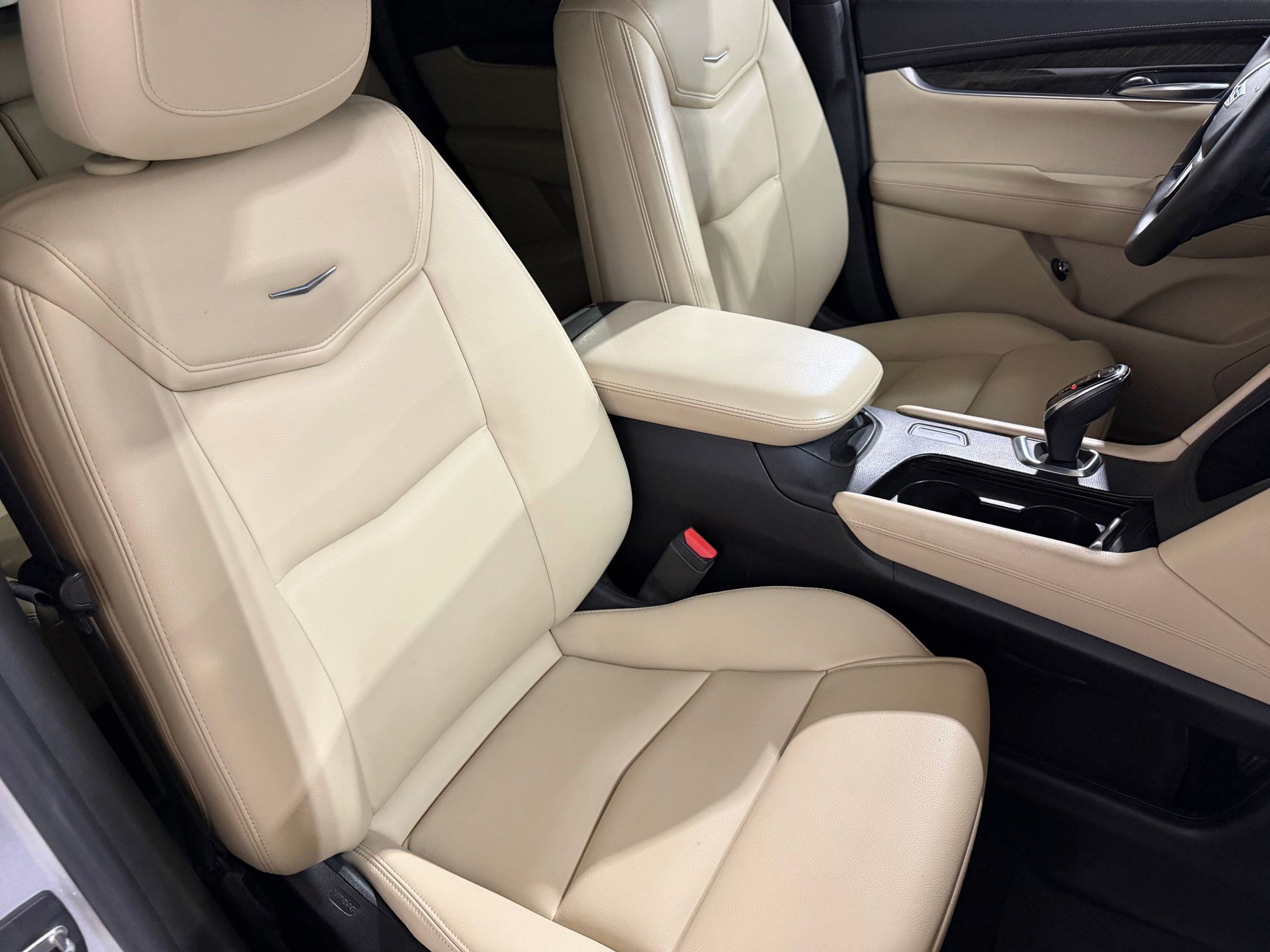 Used 2018 Cadillac XT5 FWD image 44