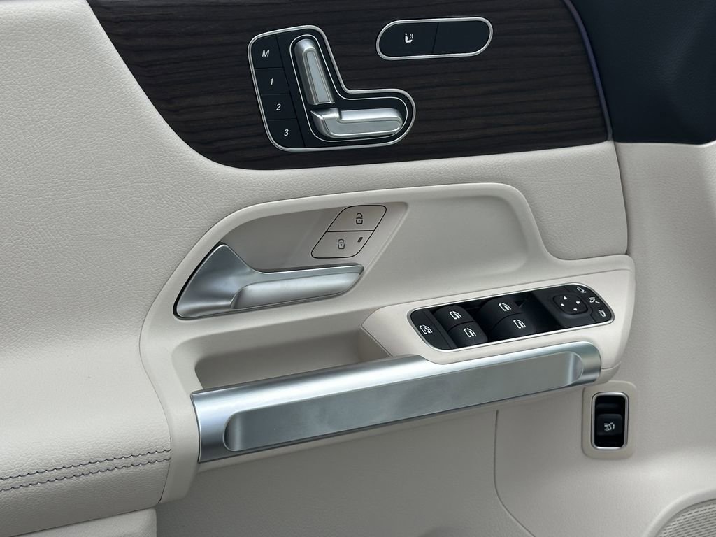 New 2026 Mercedes-Benz GLB 250 4MATIC image 12