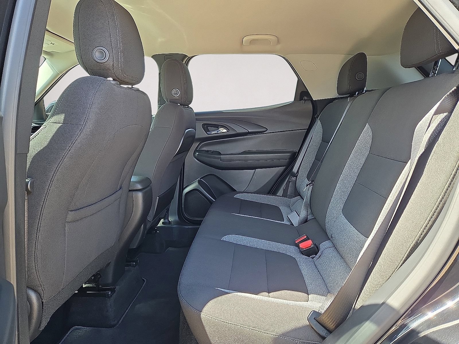 Used 2025 Chevrolet TrailBlazer LT w/ LT Cold Weather Package FWD image 15