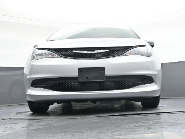 Used 2023 Chrysler Voyager LX FWD image 39