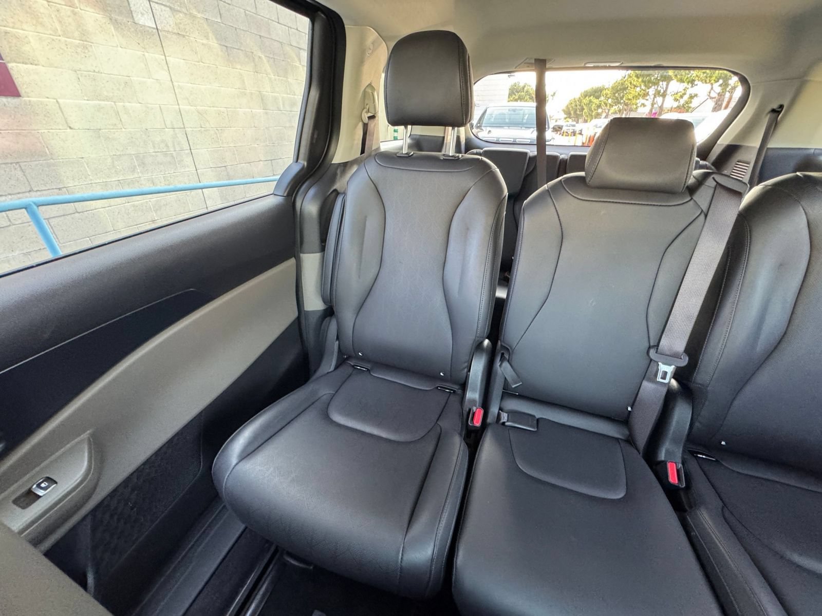 Used 2026 Kia Carnival FWD image 41