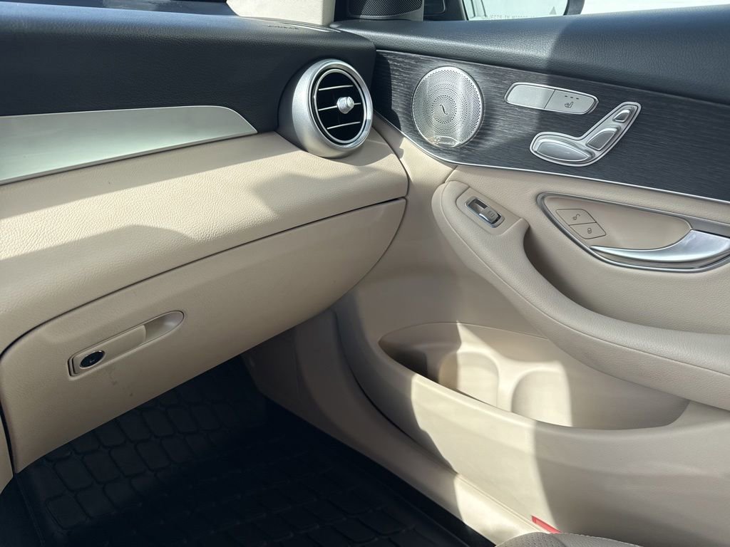 Used 2021 Mercedes-Benz GLC 300 4MATIC image 28