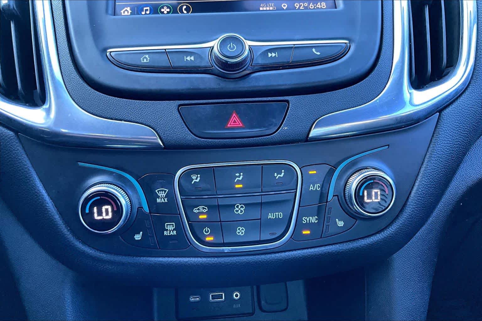 Used 2020 Chevrolet Equinox LT FWD image 32