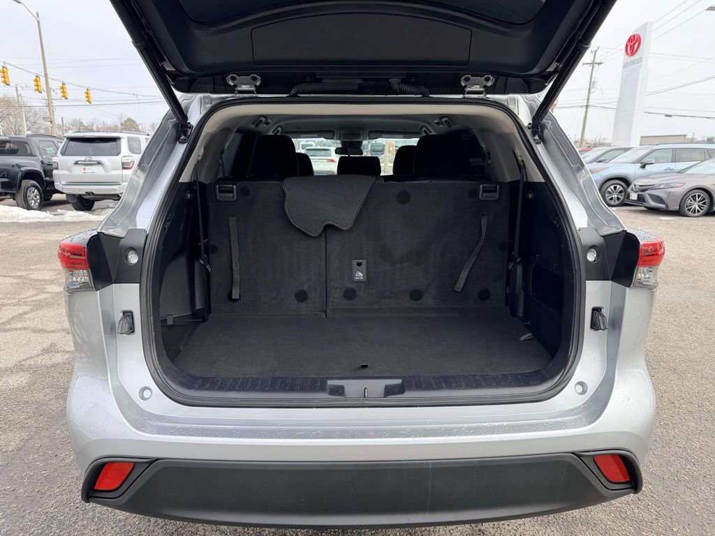 Certified 2023 Toyota Highlander LE image 15