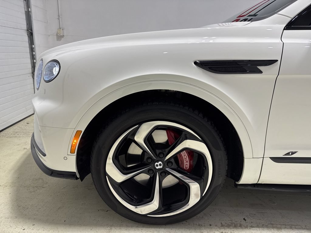 Used 2023 Bentley Bentayga AWD/4WD image 7