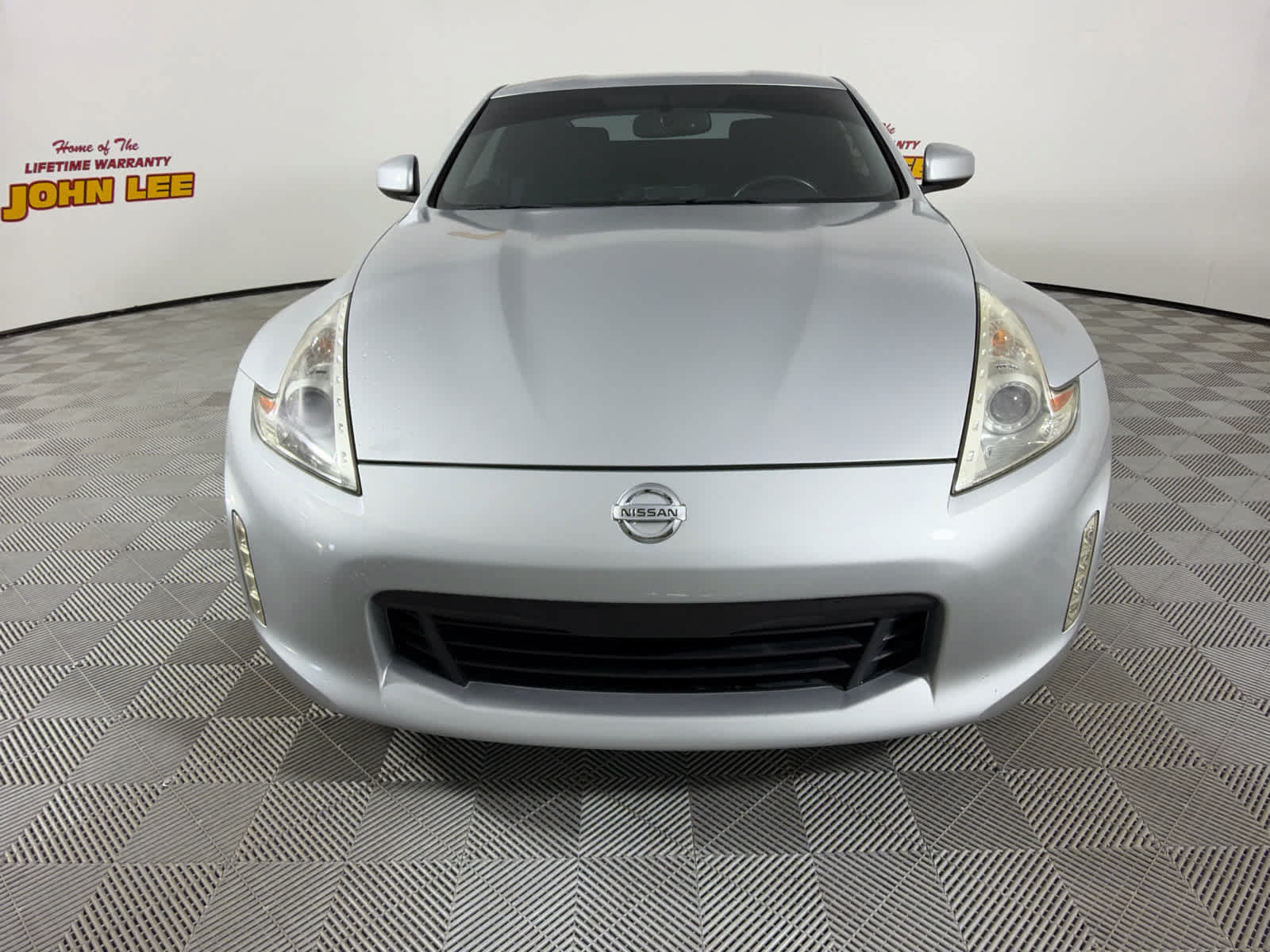 Used 2014 Nissan 370Z Coupe RWD image 9