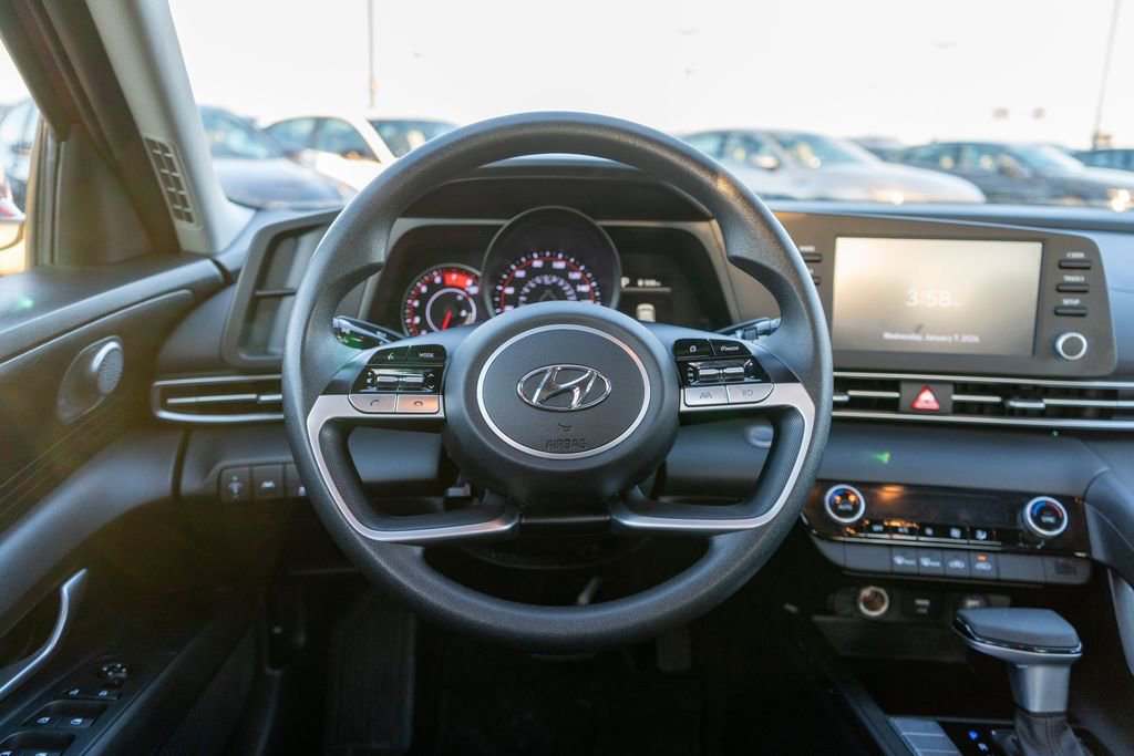 Certified 2023 Hyundai Elantra SEL w/ Preferred Accessory Package image 14