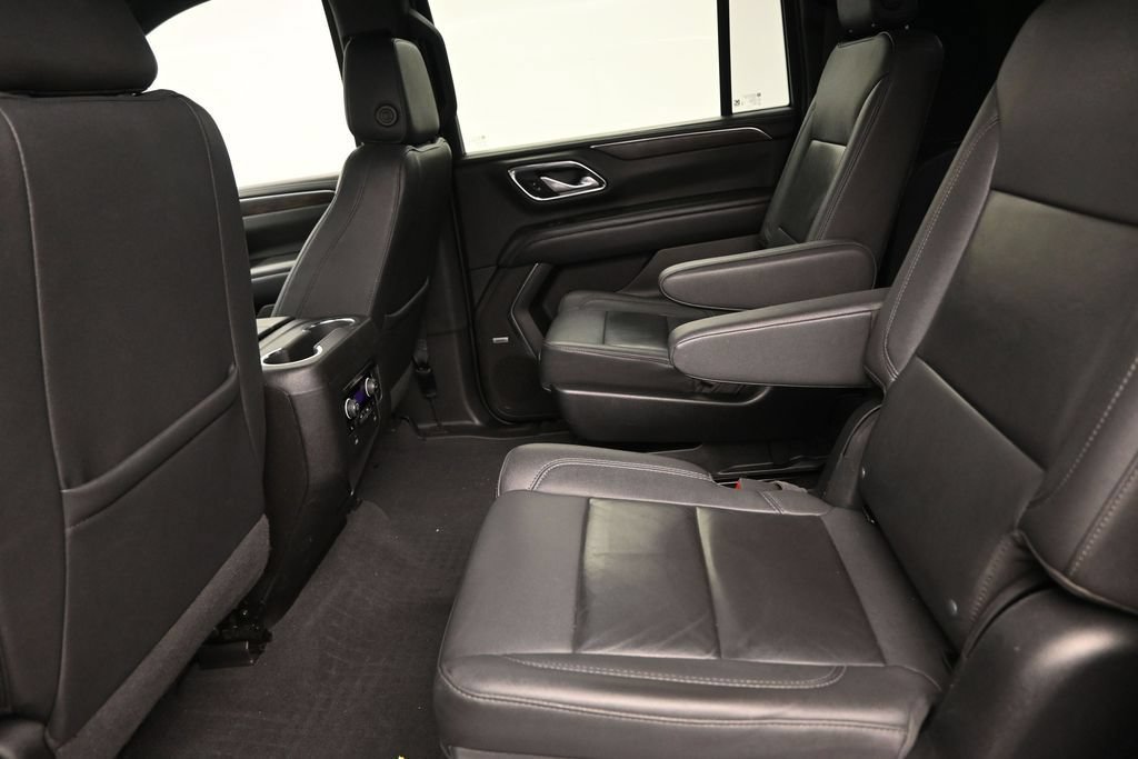 Used 2022 Chevrolet Suburban LT w/ Luxury Package RWD image 14