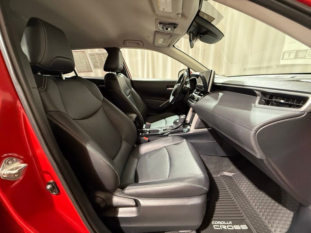 Certified 2023 Toyota Corolla Cross XLE image 21