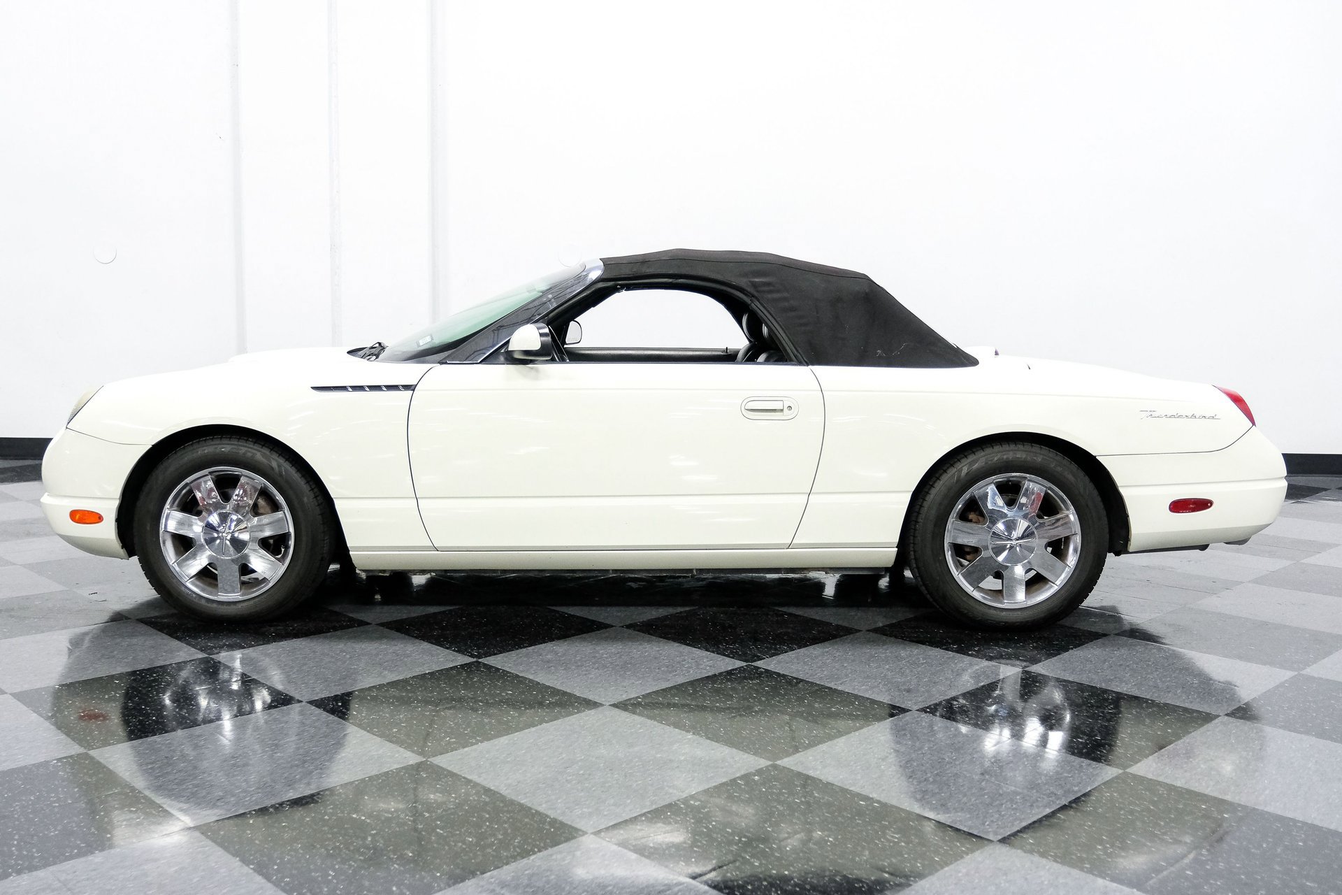 Used 2002 Ford Thunderbird image 36