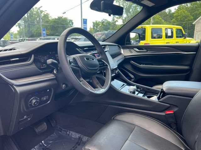 Used 2023 Jeep Grand Cherokee Overland w/ Luxury Tech Group IV AWD/4WD image 2