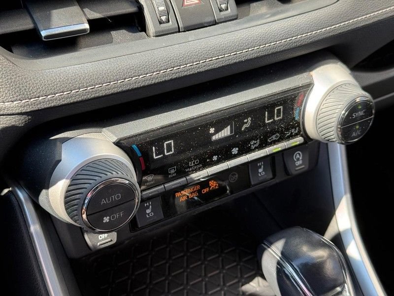Used 2020 Toyota RAV4 XLE Premium AWD/4WD image 27