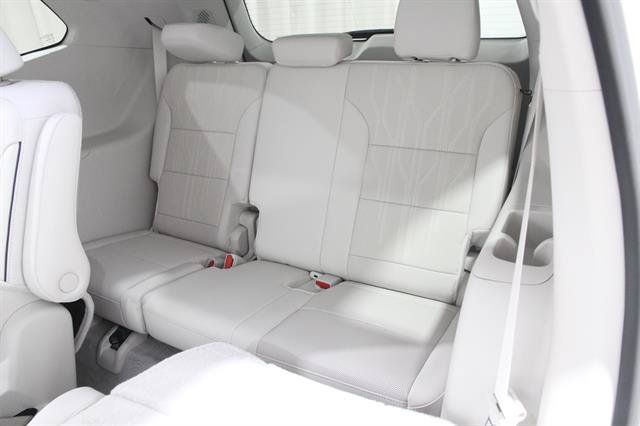 Used 2025 Buick Enclave Avenir w/ LPO, Floor Liner Package AWD/4WD image 18
