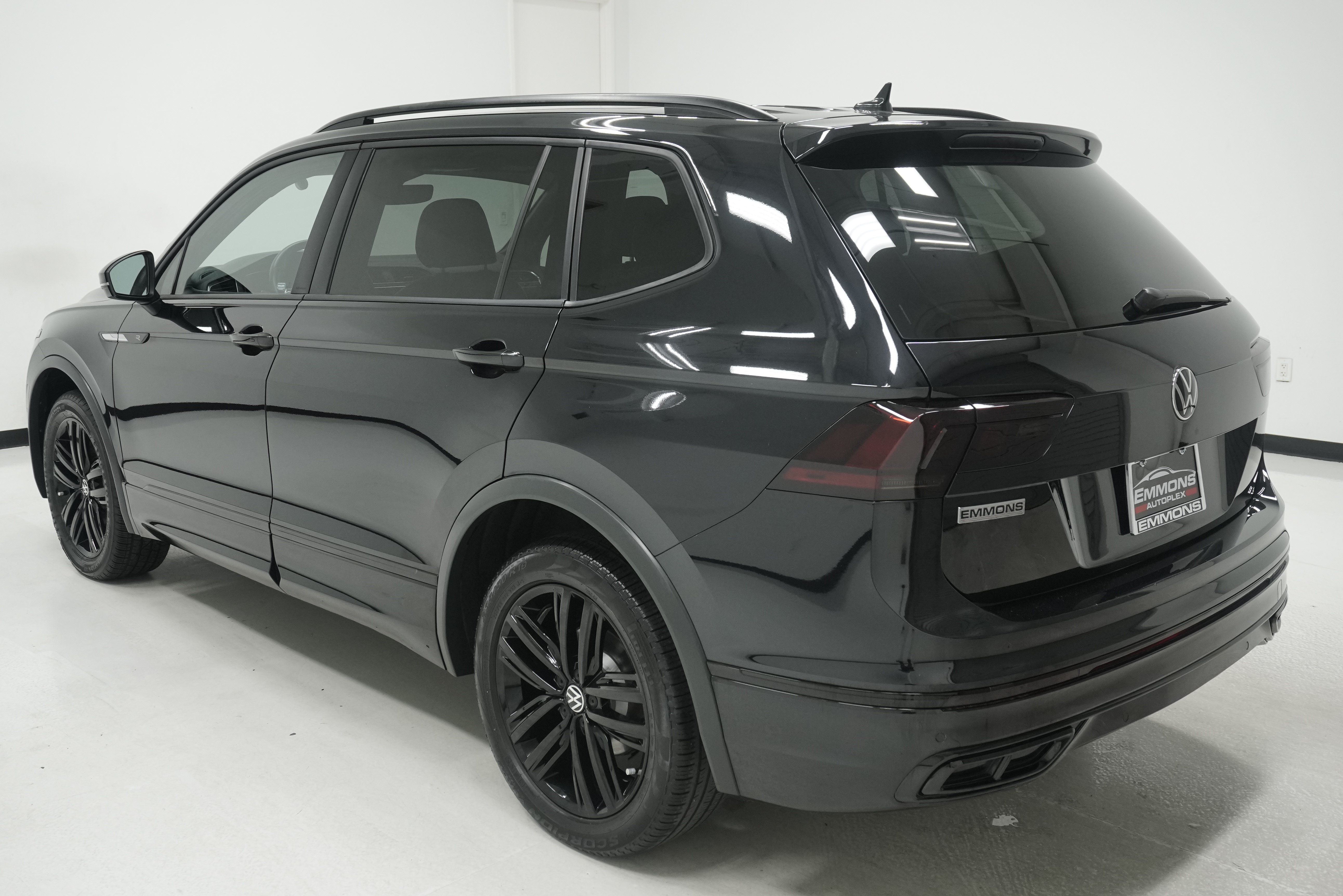 Used 2022 Volkswagen Tiguan SE R-Line AWD/4WD image 6