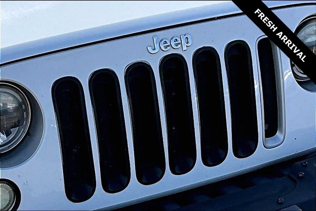 Used 2018 Jeep Wrangler Unlimited Sahara w/ Connectivity Group AWD/4WD image 31