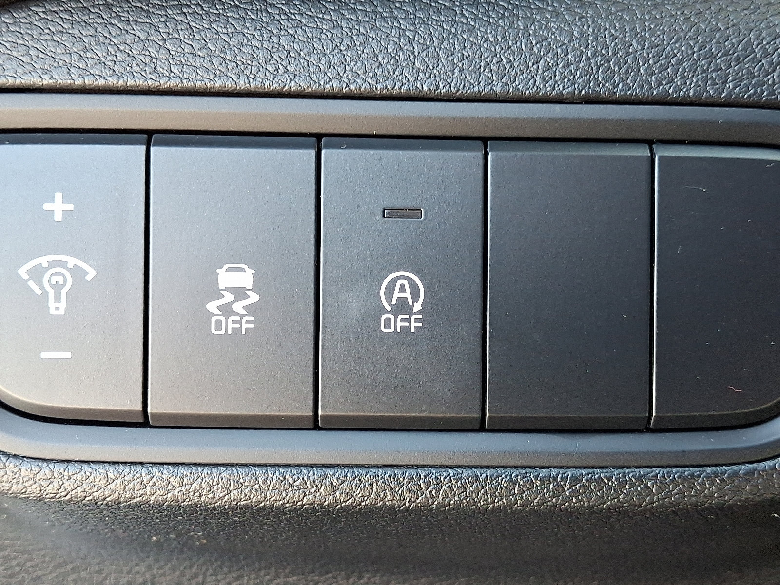 Certified 2025 Kia Soul LX w/ LX Technology Package FWD image 23