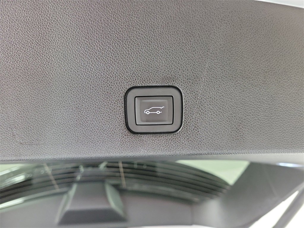 Certified 2025 Cadillac XT6 Premium Luxury w/ Technology Package image 9