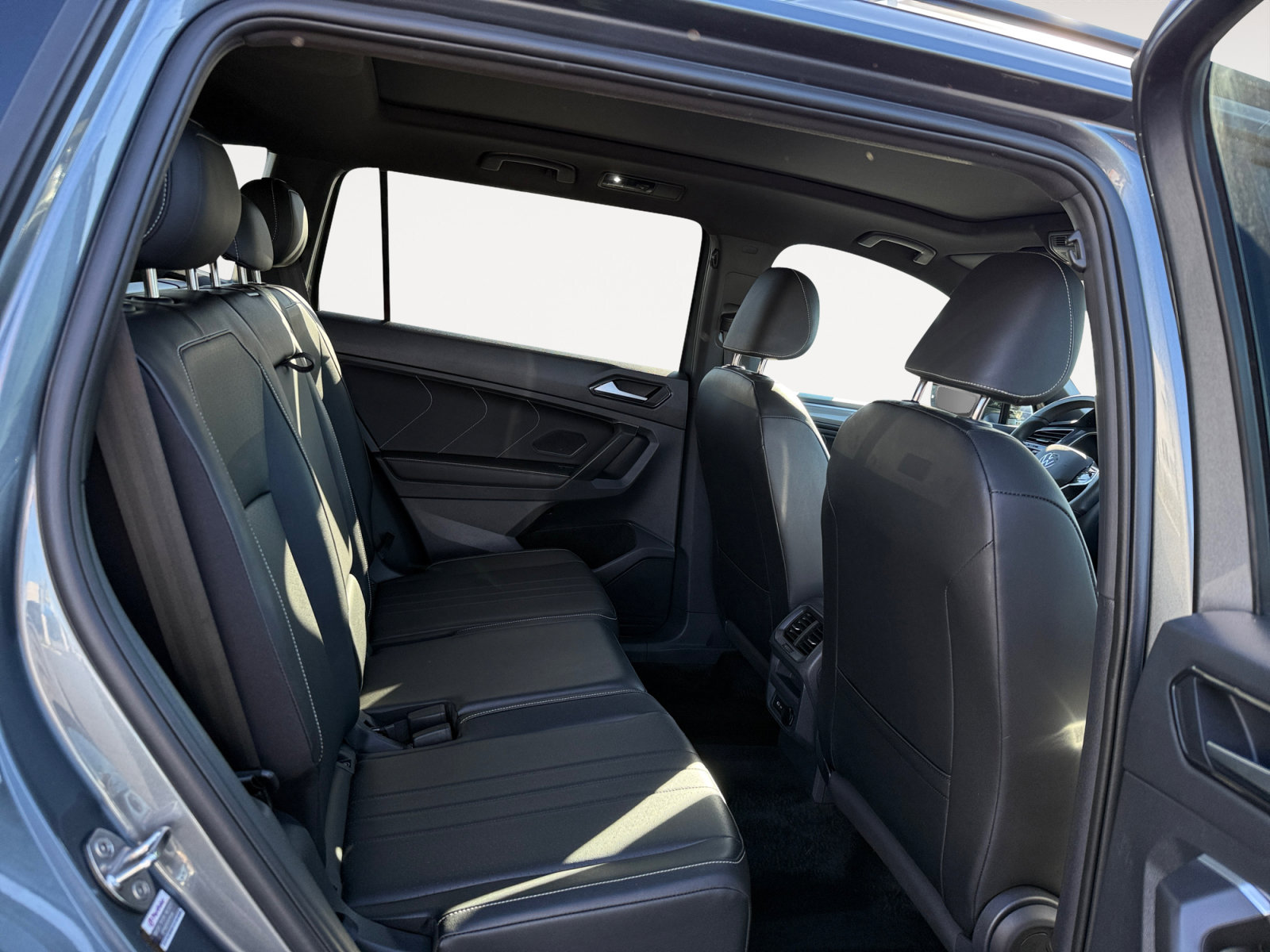 Certified 2024 Volkswagen Tiguan SE R-Line AWD/4WD image 18