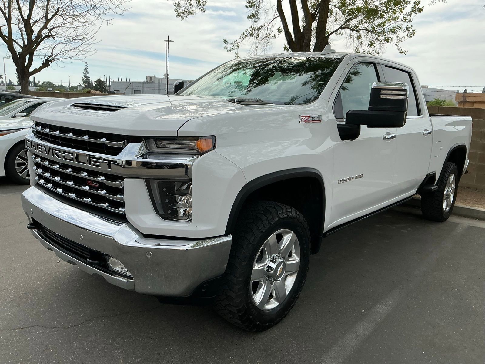 Used 2022 Chevrolet Silverado 2500 LTZ w/ LTZ Premium Package image 3
