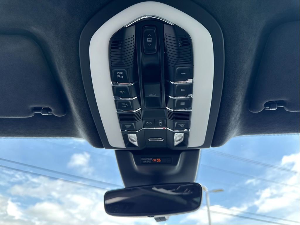Used 2020 Porsche Macan Turbo AWD/4WD image 22