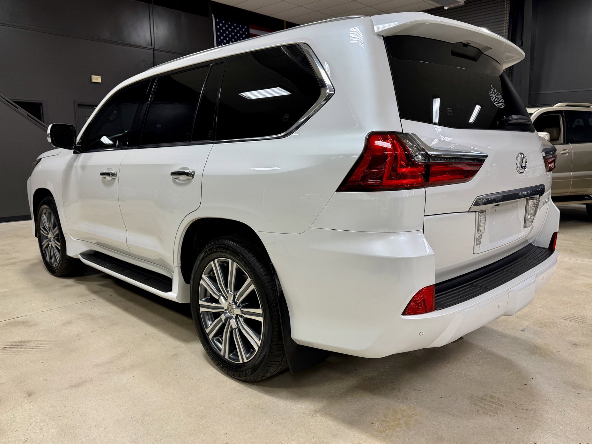 Used 2016 Lexus LX 570 4WD image 7