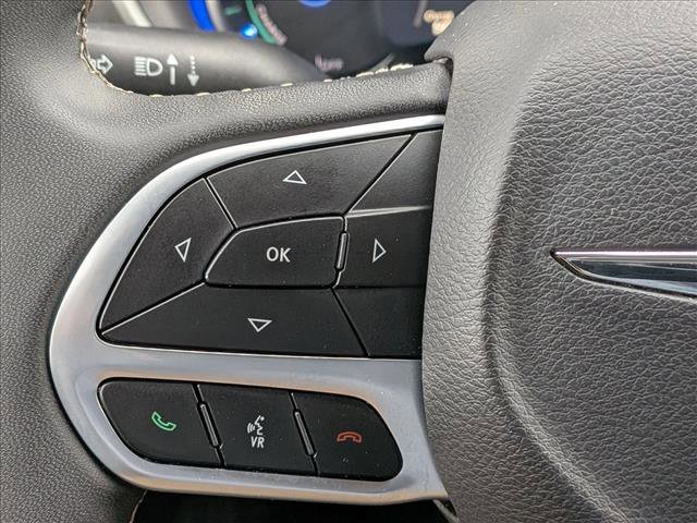 Used 2024 Chrysler Pacifica Select image 18