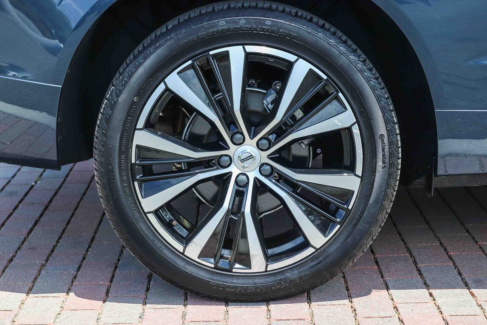 Used 2023 Volvo XC60 B5 Plus w/ Climate Package FWD image 10