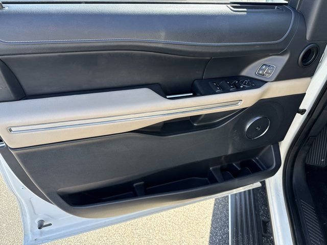 Used 2022 Ford Expedition Max Limited image 12