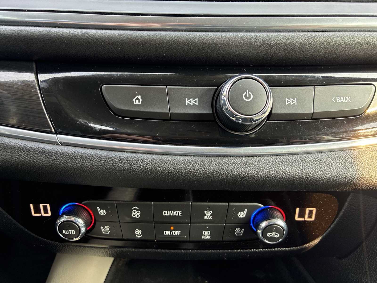 Used 2019 Buick Enclave Premium AWD/4WD image 16