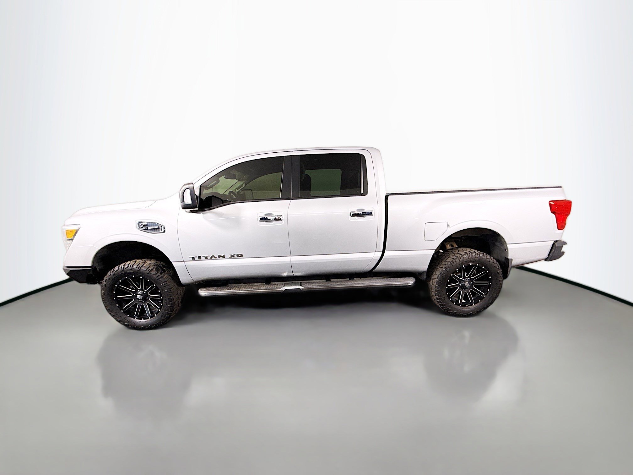 Used 2017 Nissan Titan SV AWD/4WD image 6
