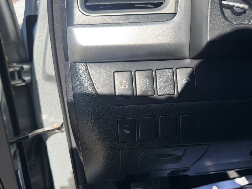 Used 2018 Toyota Highlander SE image 11