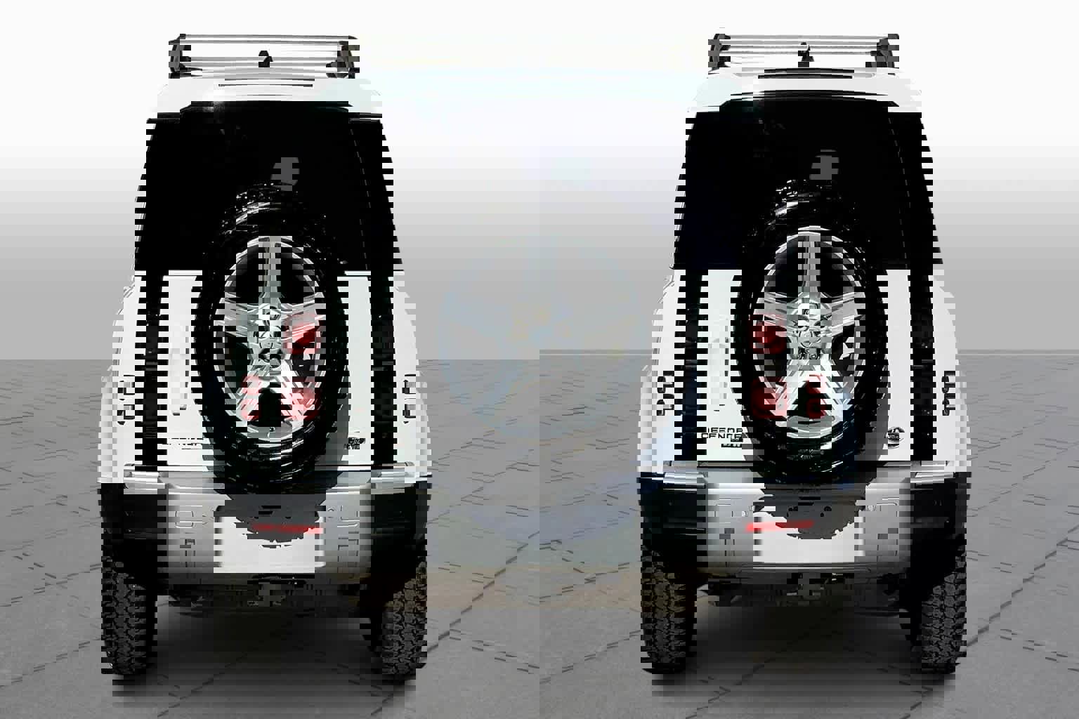 Used 2020 Land Rover Defender 110 SE image 4