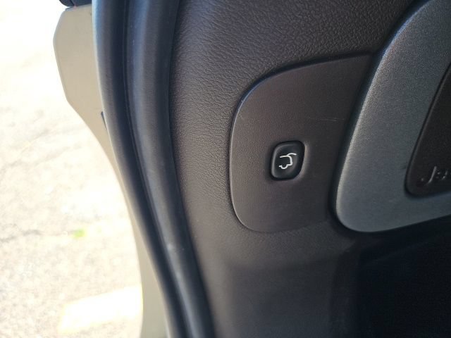 Used 2014 Jeep Cherokee Latitude w/ Comfort/Convenience Group AWD/4WD image 15
