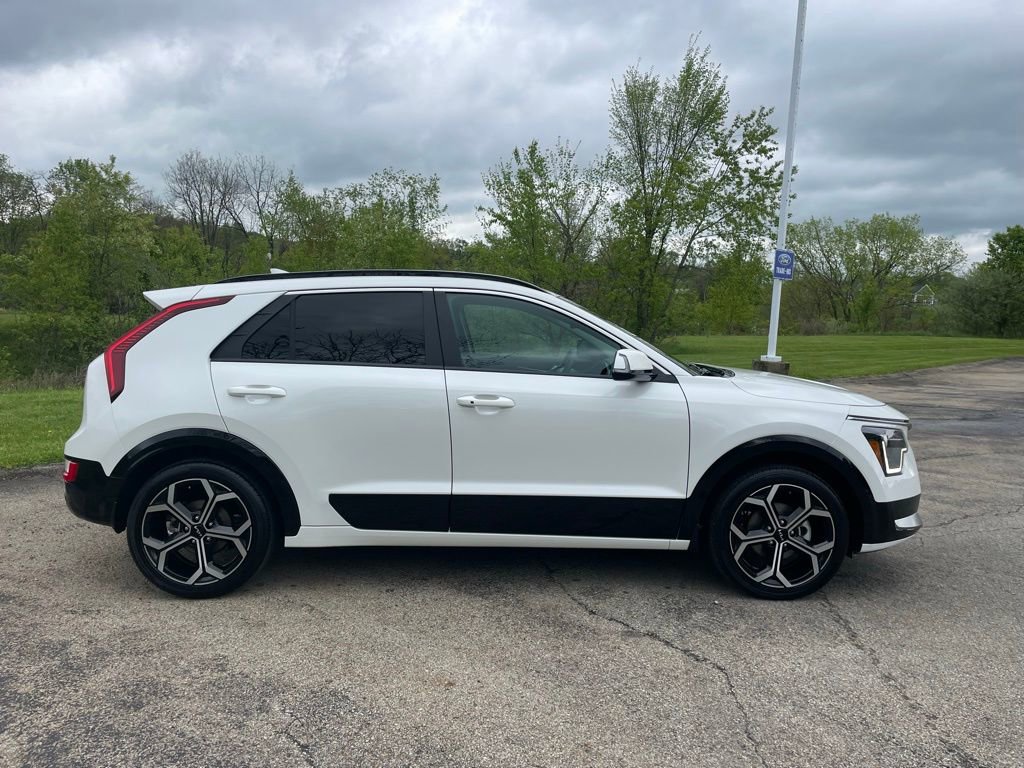 Certified 2024 Kia Niro EX Touring FWD image 2