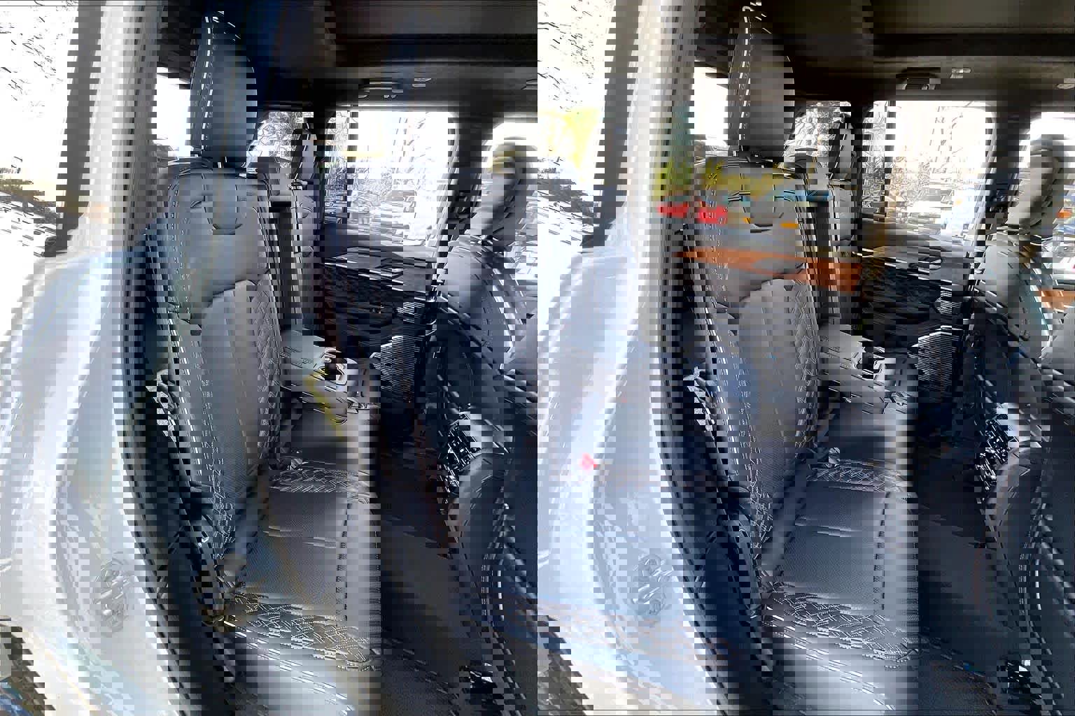 Used 2025 Jeep Grand Cherokee Summit w/ Obsidian Package image 19