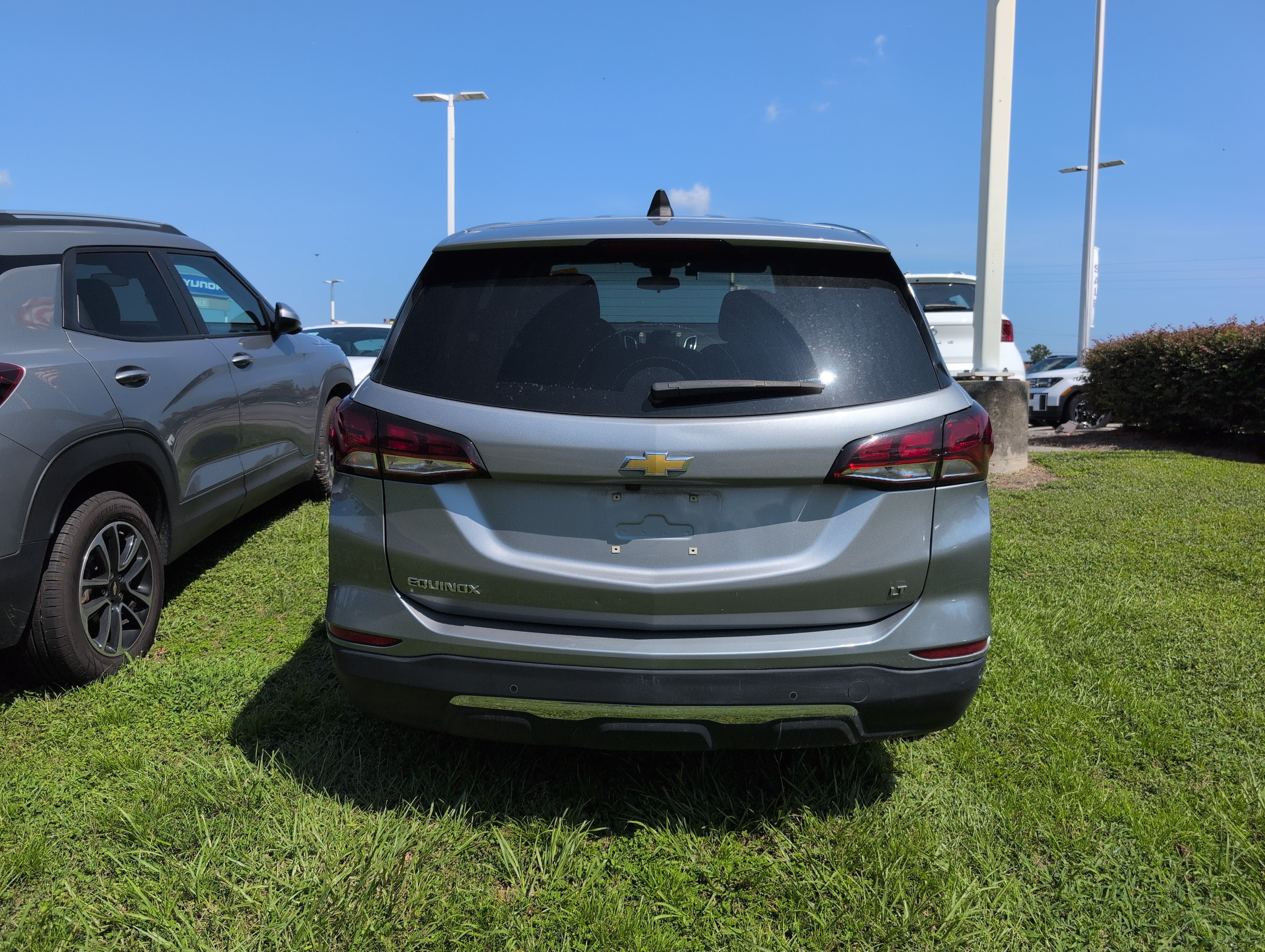 Used 2024 Chevrolet Equinox LT FWD image 3
