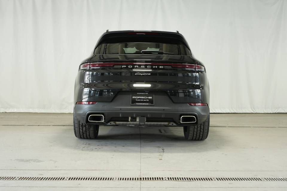 Certified 2025 Porsche Cayenne image 6