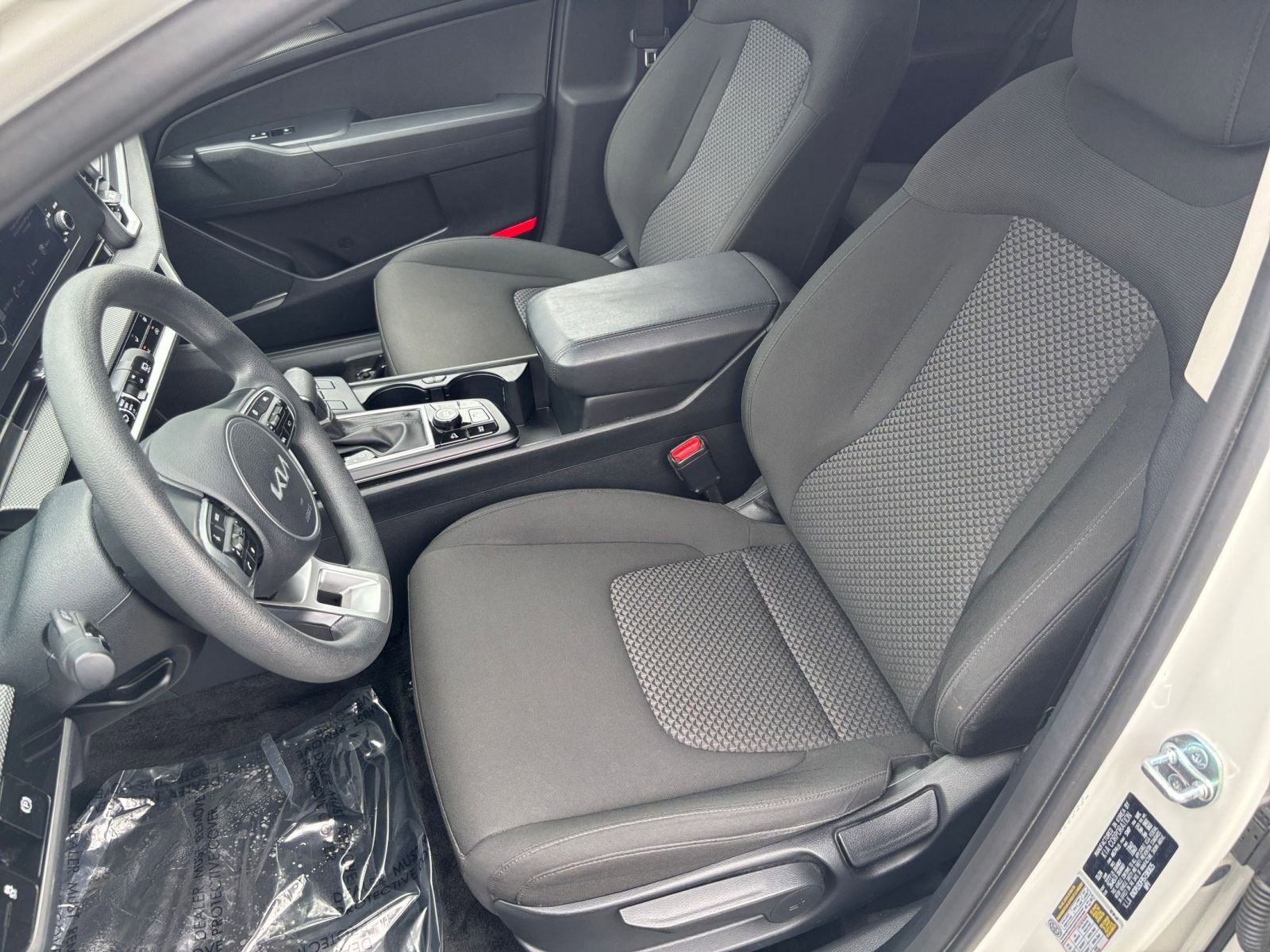 Used 2025 Kia Sportage LX FWD image 35
