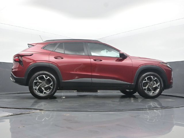 Used 2024 Chevrolet Trax LT w/ Sunroof Package FWD image 50