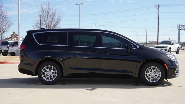 New 2026 Chrysler Pacifica Select FWD image 10